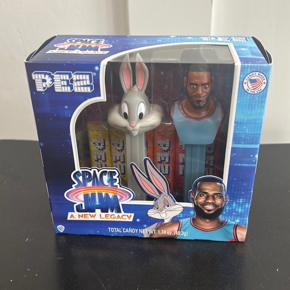 PEZ - Space Jam A New Legacy - Lebron James & Bugs w/ Candy - Picture 1 of 3